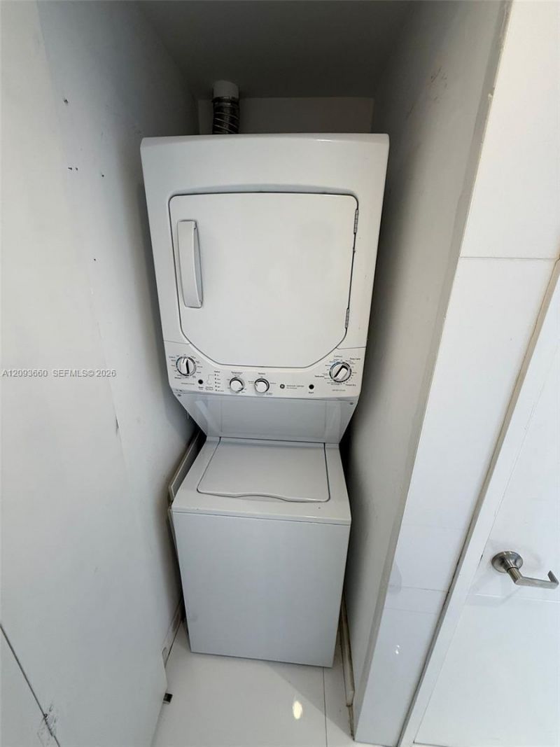 485 Brickell Ave , Unit 3303, Miami, FL 33131 Photo