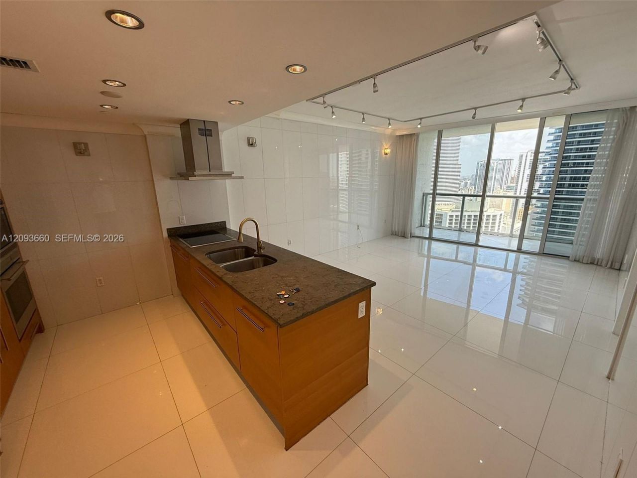 485 Brickell Ave , Unit 3303, Miami, FL 33131 Photo