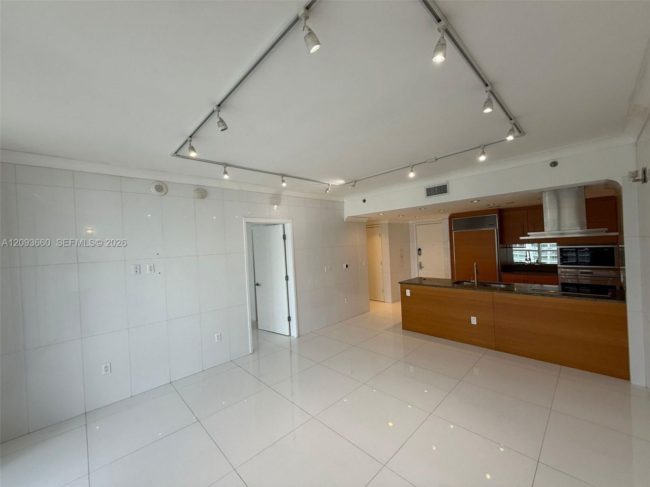 485 Brickell Ave , Unit 3303, Miami, FL 33131 Photo