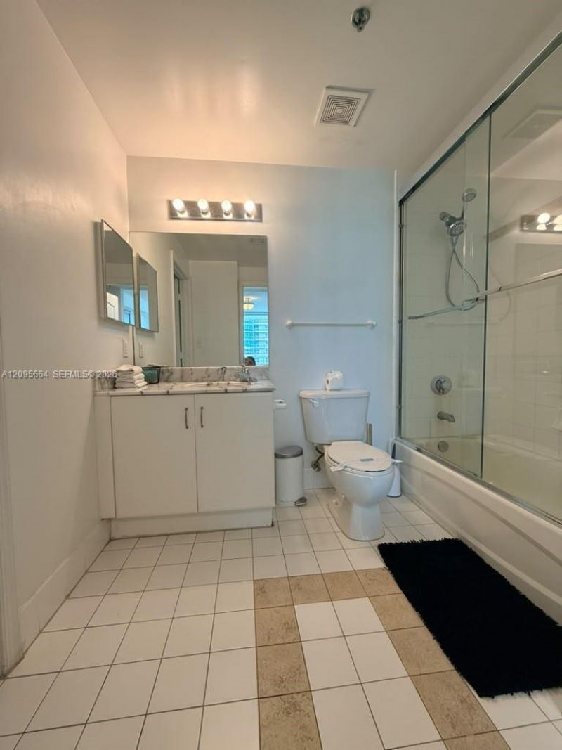 1200 Brickell Bay Dr , Unit 4220, Miami, FL 33131 Photo