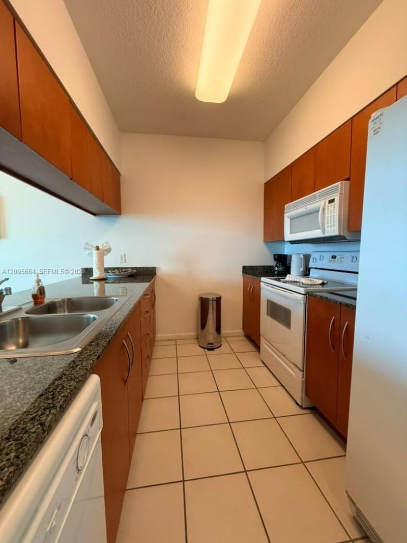 1200 Brickell Bay Dr , Unit 4220, Miami, FL 33131 Photo