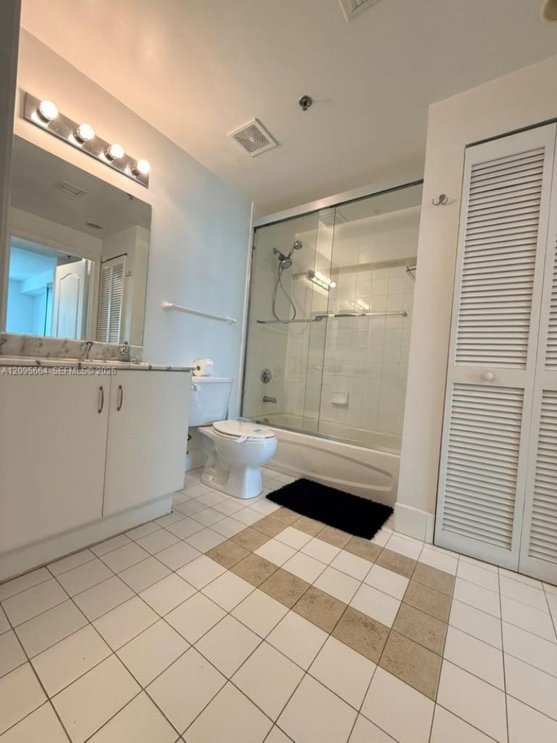 1200 Brickell Bay Dr , Unit 4220, Miami, FL 33131 Photo