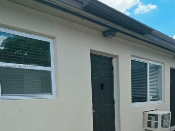 4710 NW 6th St , Unit 9, Miami, FL 33126