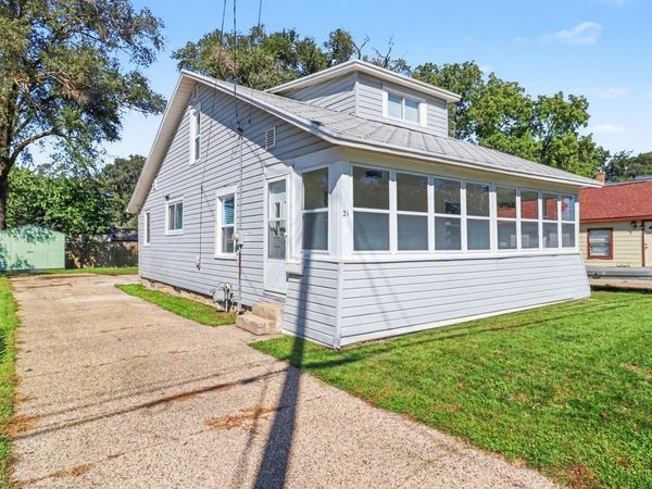 21 Frontenac Street SE, Wyoming, MI 49548
