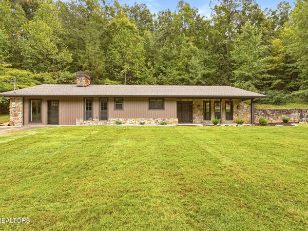 3142 Allegheny Loop Rd, Maryville, TN 37803