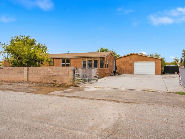 113 Hacienda Road NW, Albuquerque, NM 87114