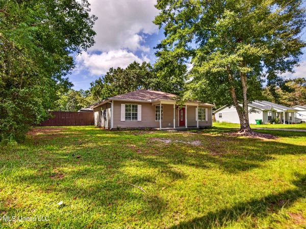 809 Peach, Ocean Springs, MS 39564