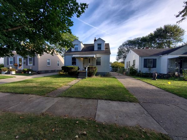 18965 Elkhart Street, Harper Woods, MI 48225