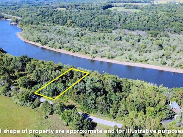 L21 Hillside Drive, Wisconsin Dells, WI 53965