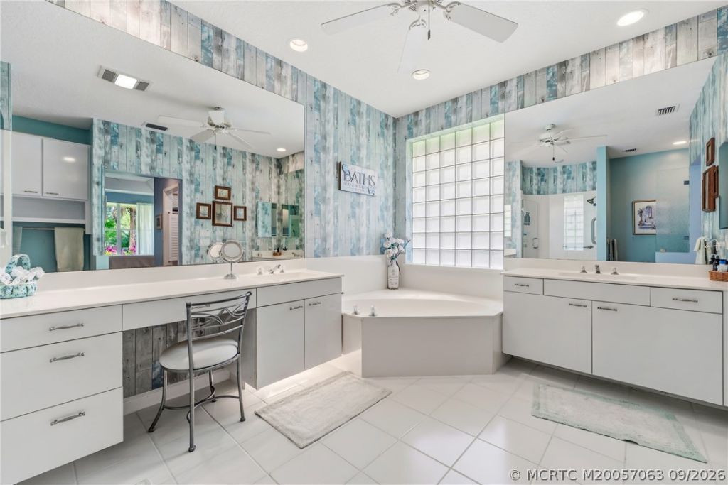 3663 SE Cambridge Drive , Stuart, FL 34997 Photo