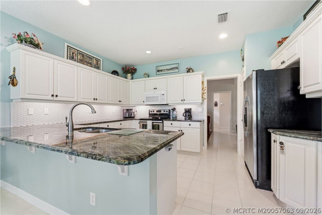 3663 SE Cambridge Drive , Stuart, FL 34997 Photo