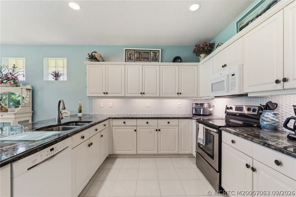 3663 SE Cambridge Drive , Stuart, FL 34997 Photo