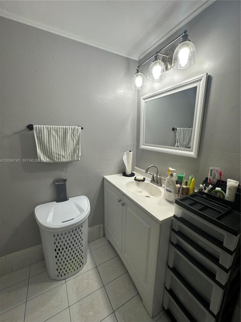 10000 NW 80th Ct , Unit 2424, Hialeah Gardens, FL 33016 Photo