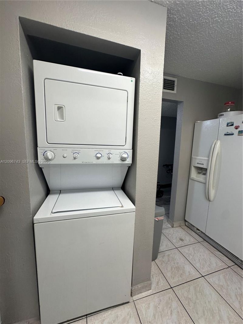 10000 NW 80th Ct , Unit 2424, Hialeah Gardens, FL 33016 Photo