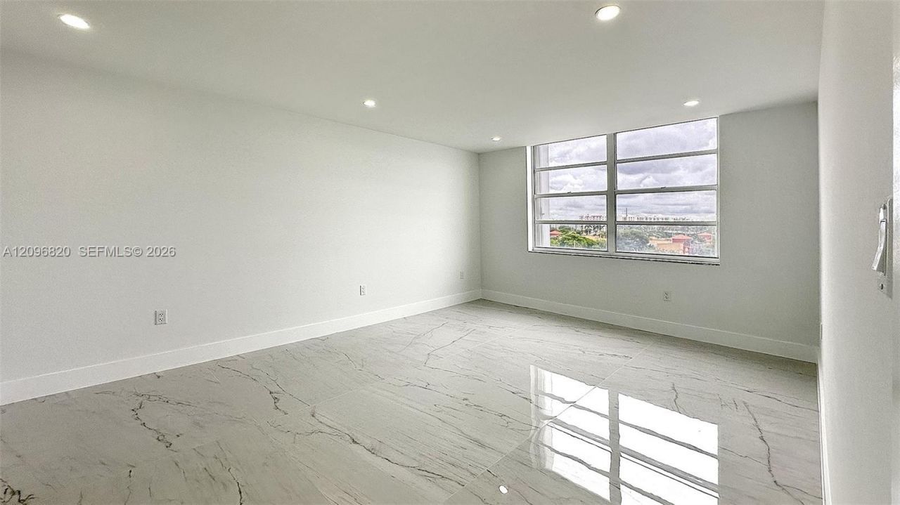 2750 NE 183rd St , Unit 505, Aventura, FL 33160 Photo