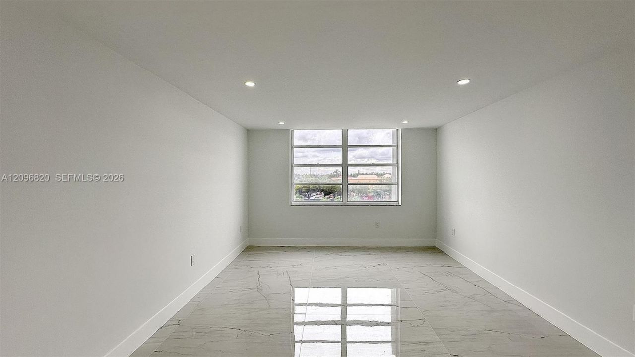 2750 NE 183rd St , Unit 505, Aventura, FL 33160 Photo