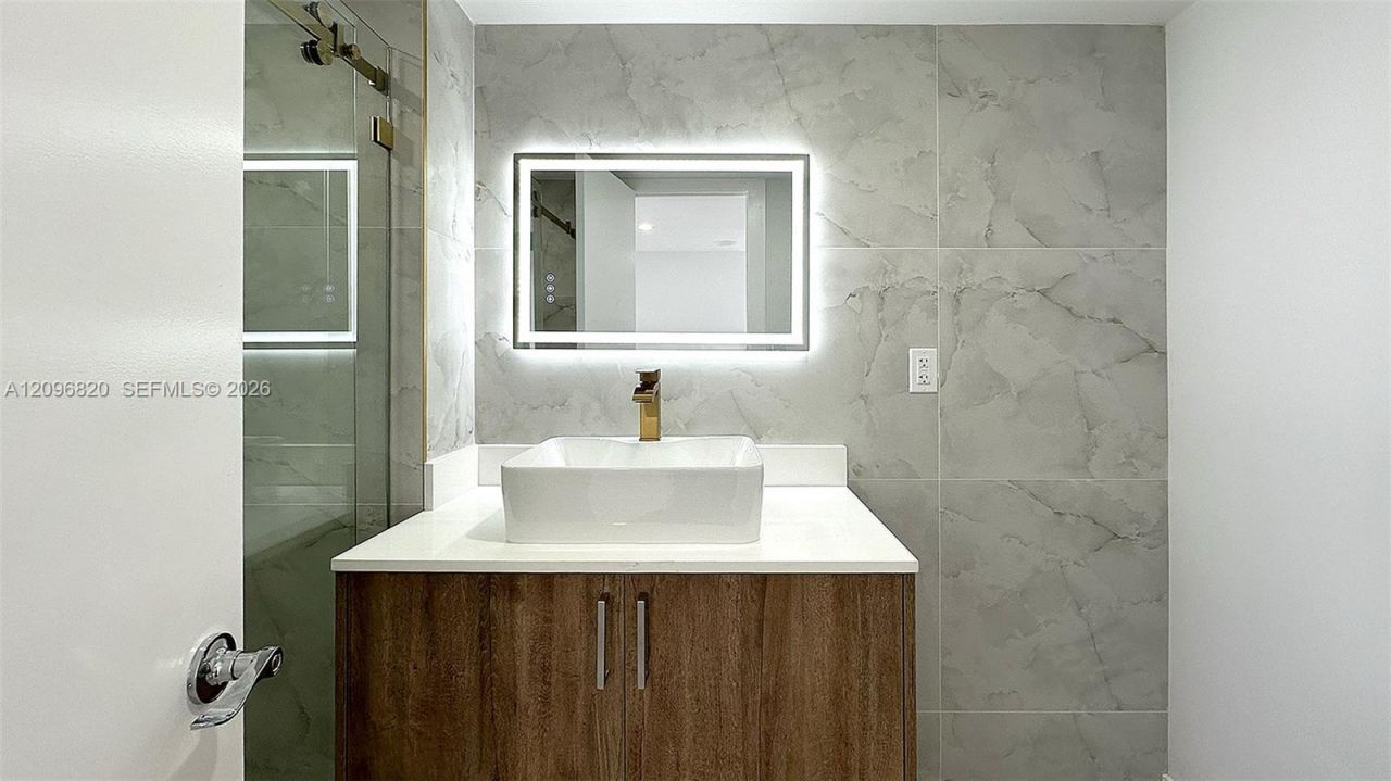 2750 NE 183rd St , Unit 505, Aventura, FL 33160 Photo