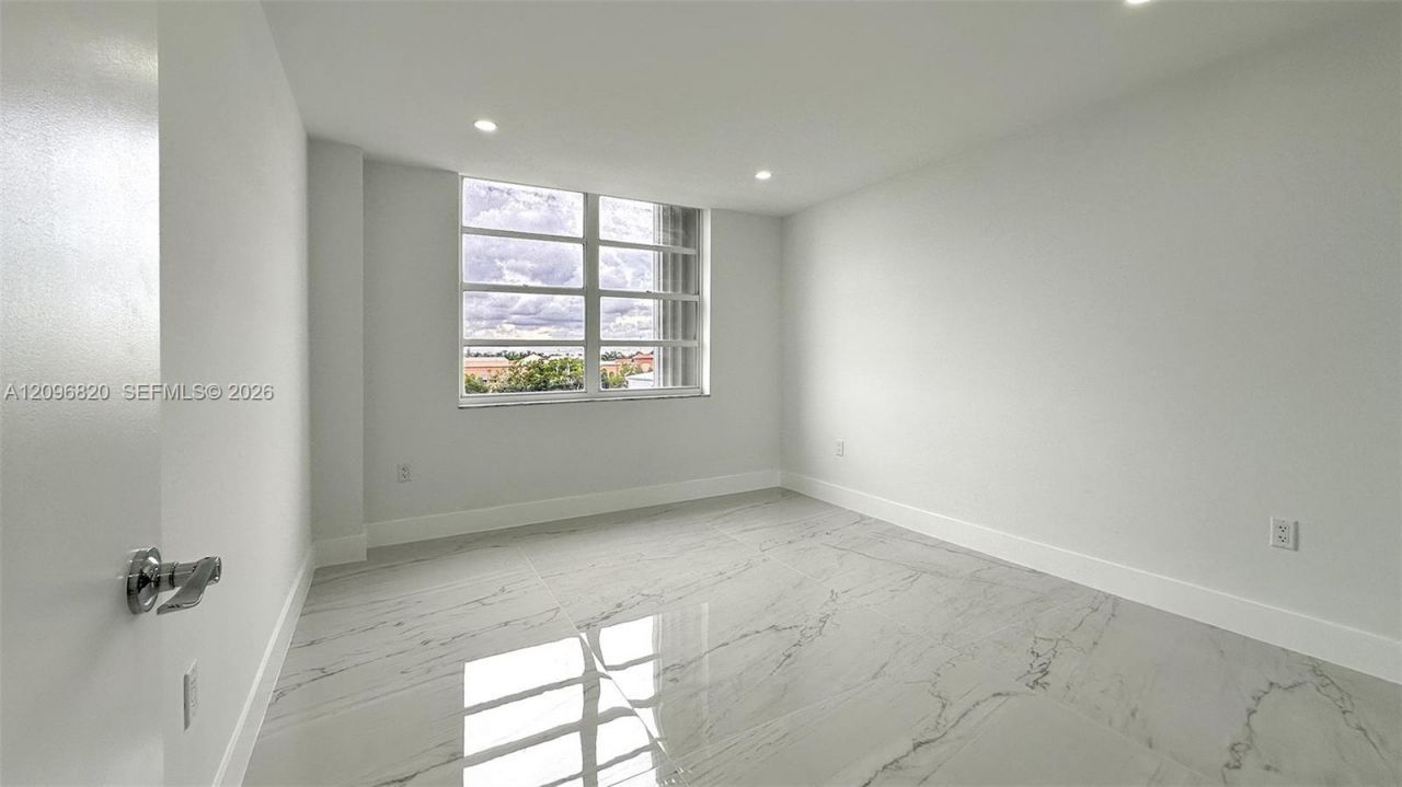 2750 NE 183rd St , Unit 505, Aventura, FL 33160 Photo