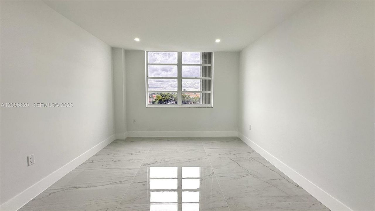 2750 NE 183rd St , Unit 505, Aventura, FL 33160 Photo