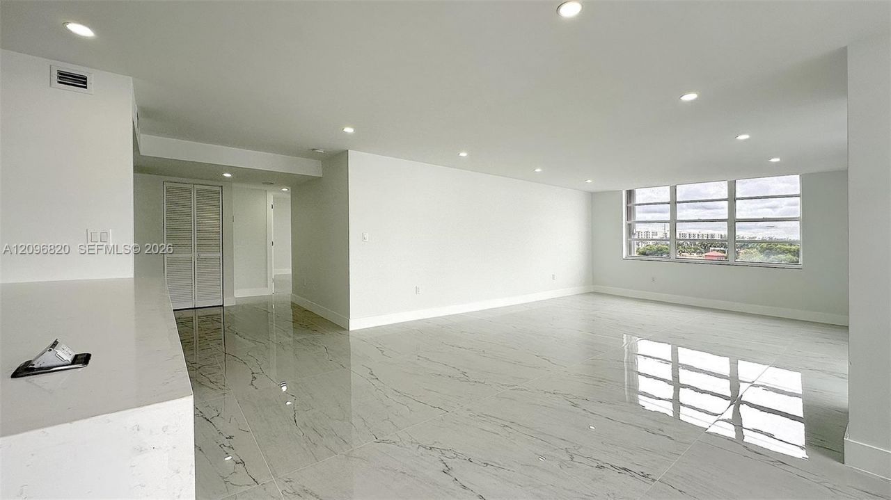 2750 NE 183rd St , Unit 505, Aventura, FL 33160 Photo