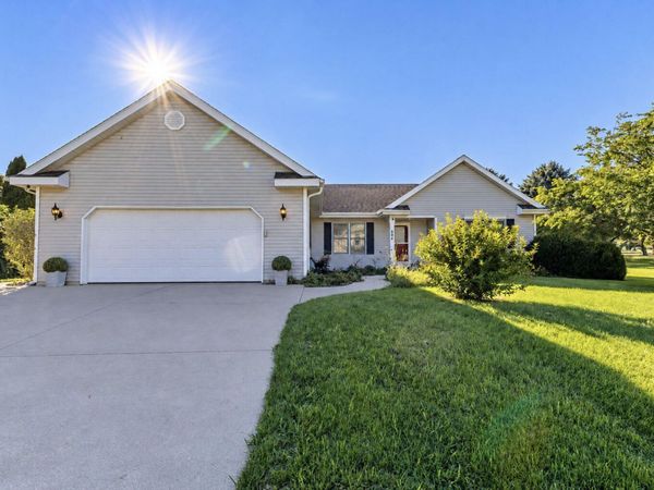804 Jamesway Dr, Watertown, WI 53098