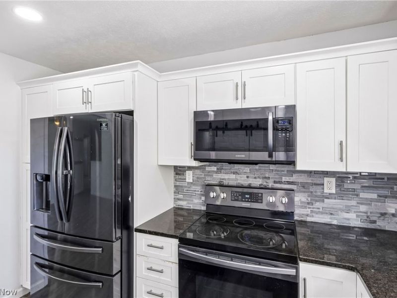 295 Best Drive, Berea, OH 44017 Photo 11
