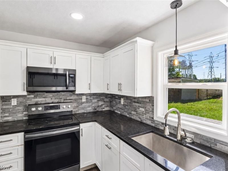 295 Best Drive, Berea, OH 44017 Photo 6