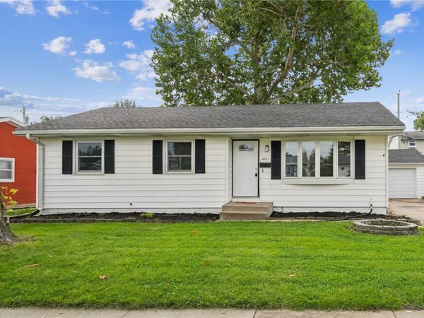 3021 Ravenwood Terrace NW, Cedar Rapids, IA 52405