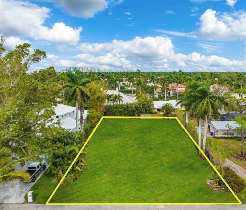 421 Bow Line Dr, Naples, FL 34103 Photo