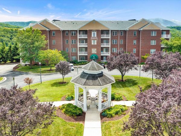 4434 Pheasant Ridge RD, Unit 403, Roanoke, VA 24014