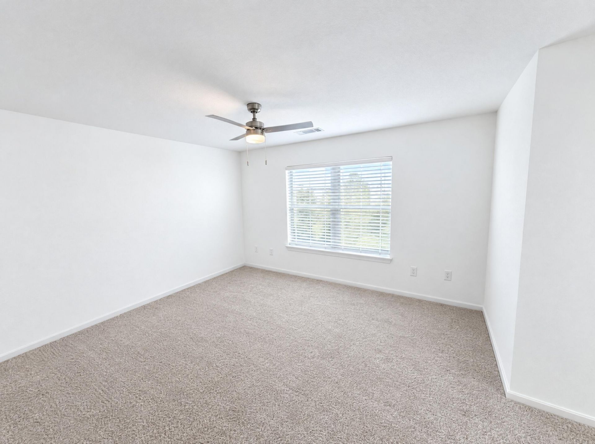 5769 Dewsbury Lane Photo 13