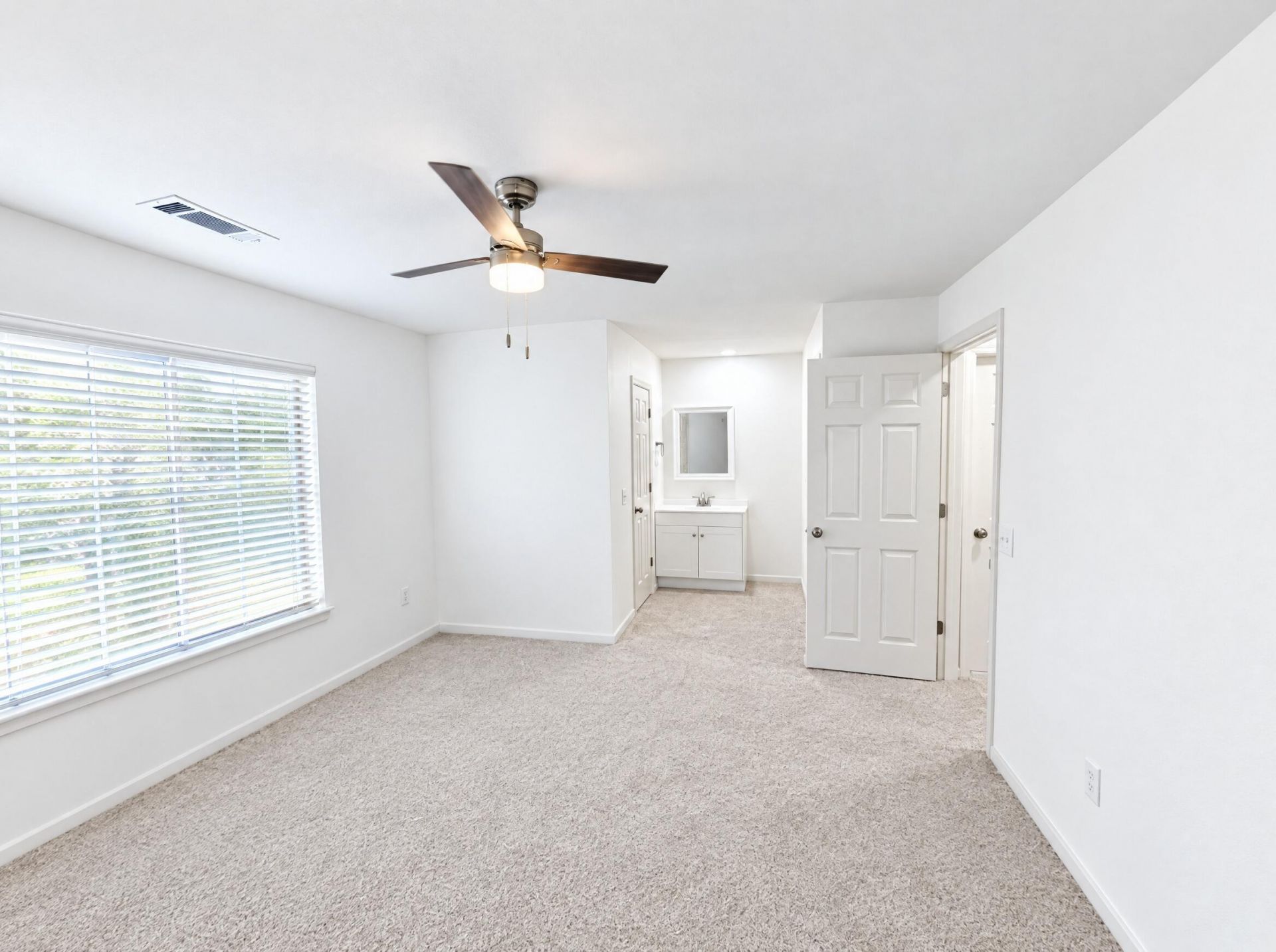 5769 Dewsbury Lane Photo 15