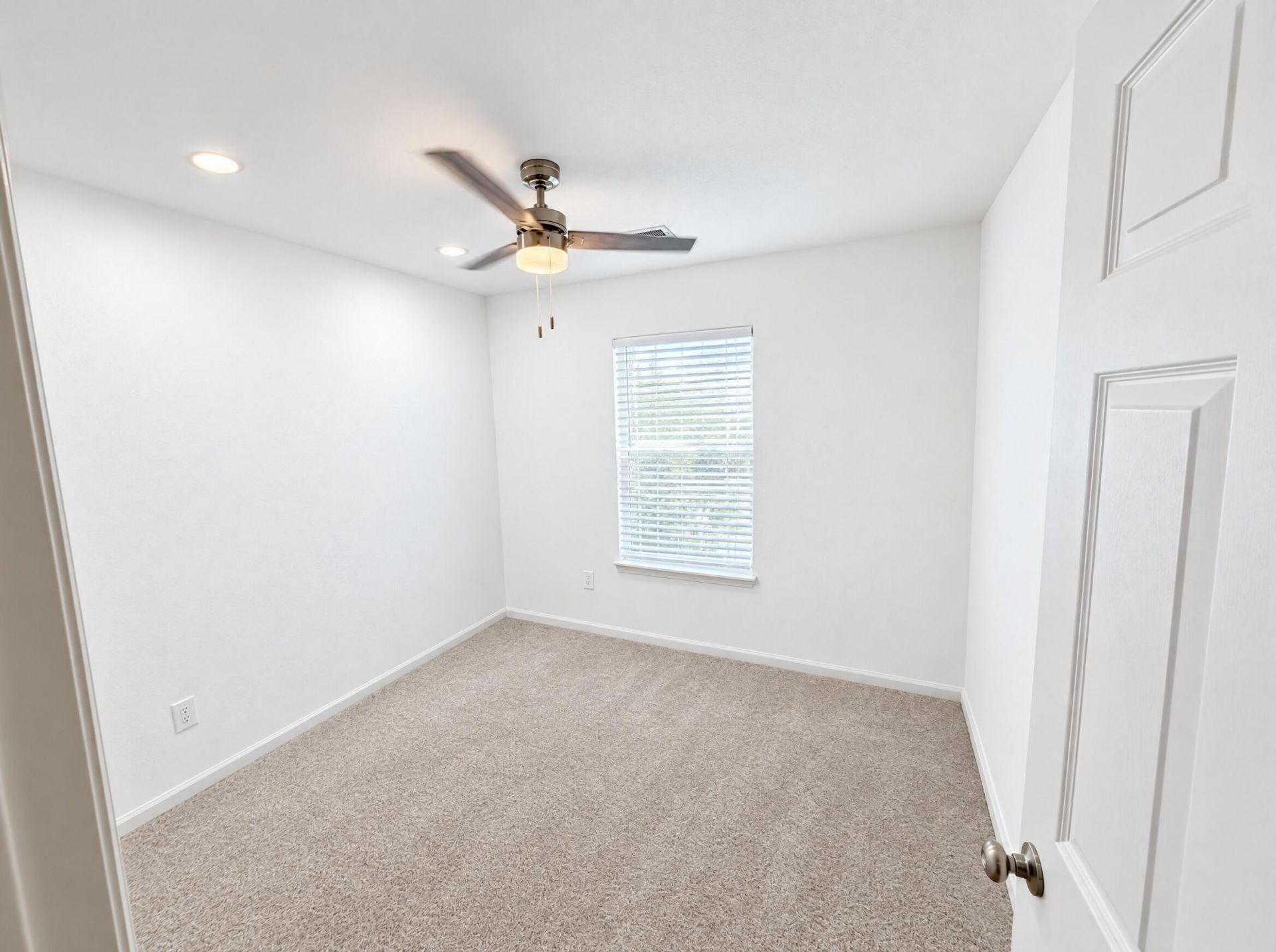 5769 Dewsbury Lane Photo 22