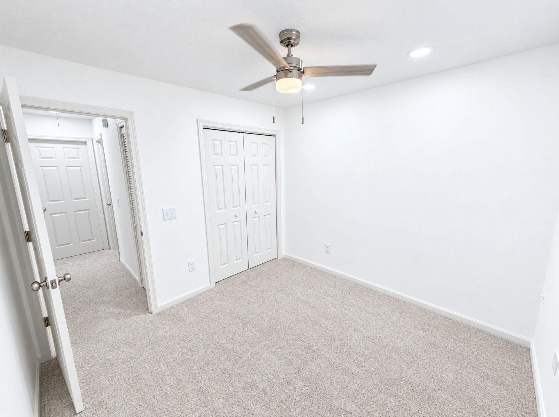 5769 Dewsbury Lane Photo 23
