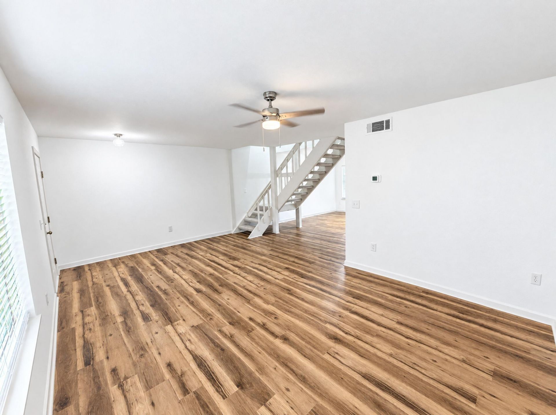 5769 Dewsbury Lane Photo 5