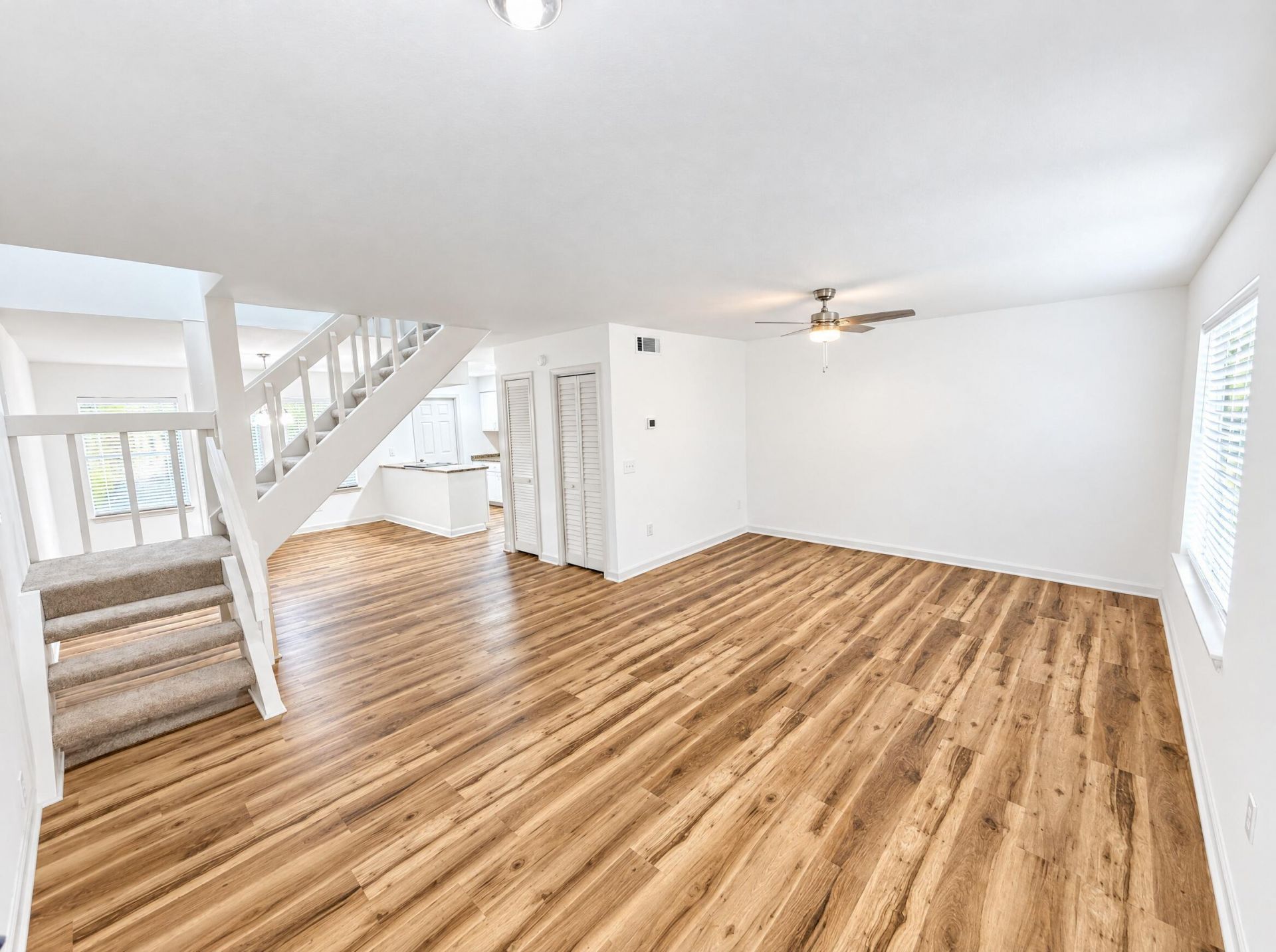 5769 Dewsbury Lane Photo 6