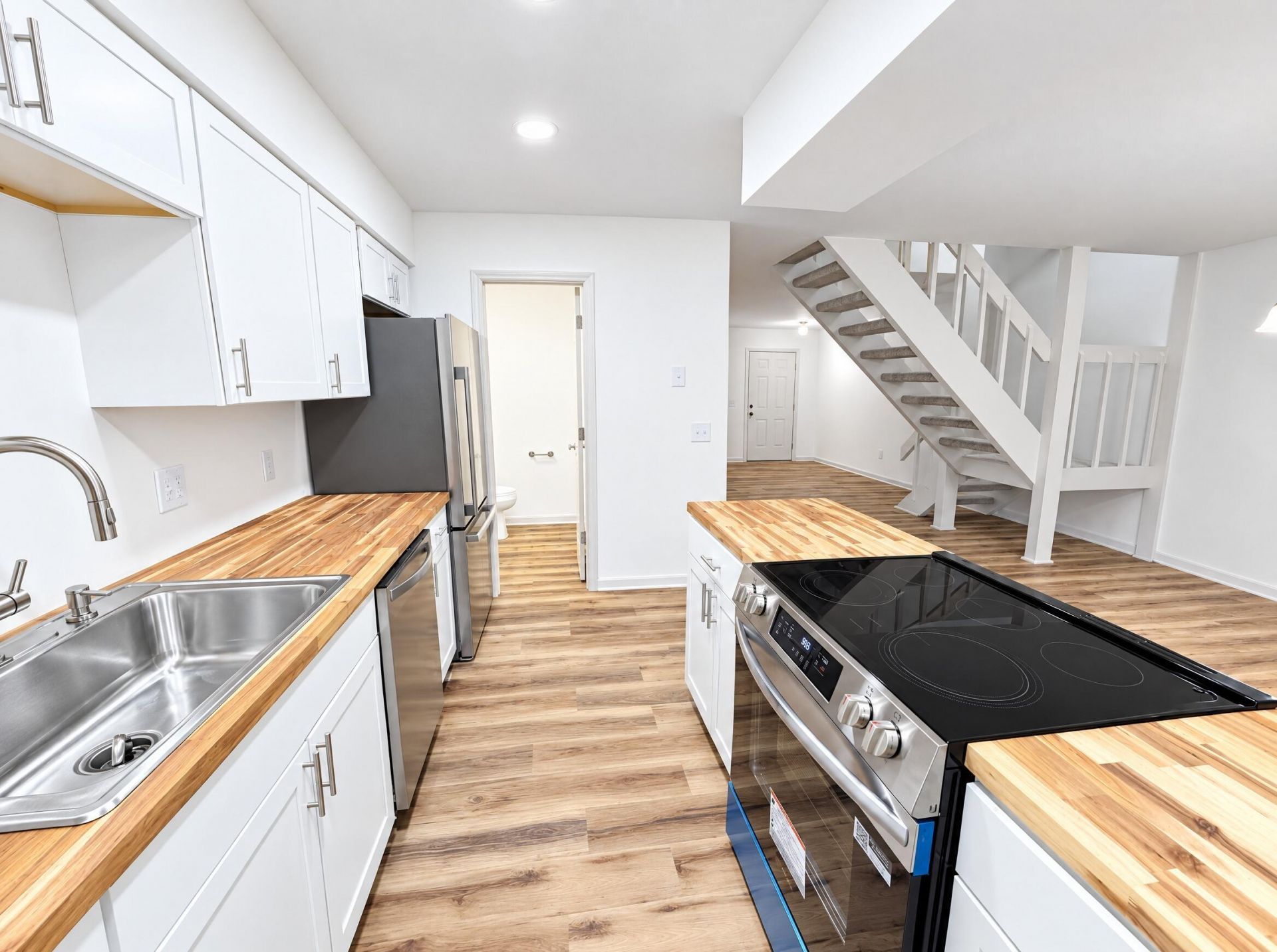 5769 Dewsbury Lane Photo 8