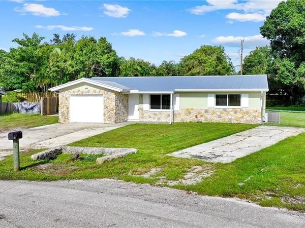 1274 Pondella CIR , NORTH FORT MYERS, FL 33903