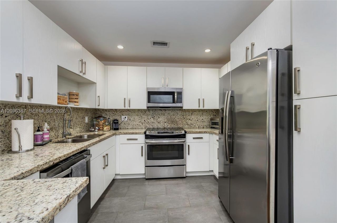 3635 S Le Jeune Rd , Unit 3635, Coral Gables, FL 33134 Photo
