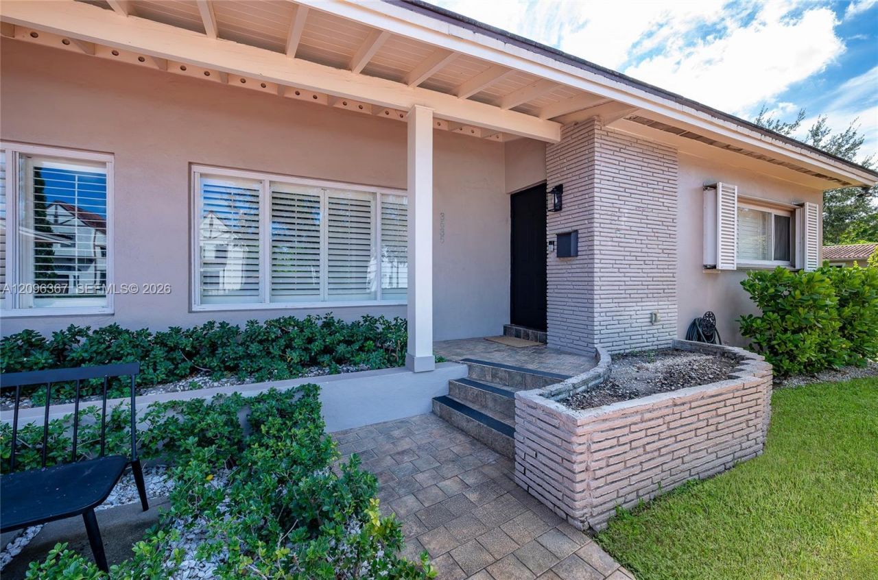 3635 S Le Jeune Rd , Unit 3635, Coral Gables, FL 33134 Photo