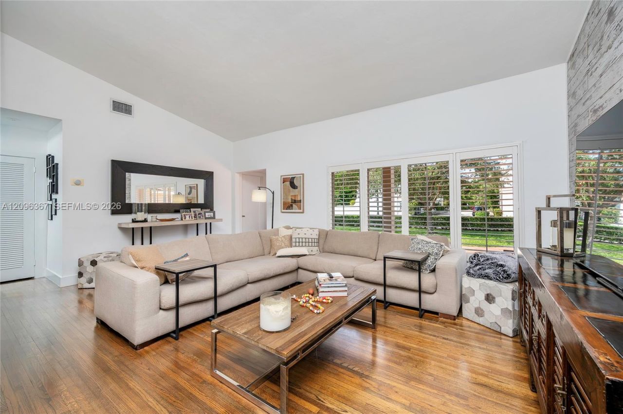 3635 S Le Jeune Rd , Unit 3635, Coral Gables, FL 33134 Photo