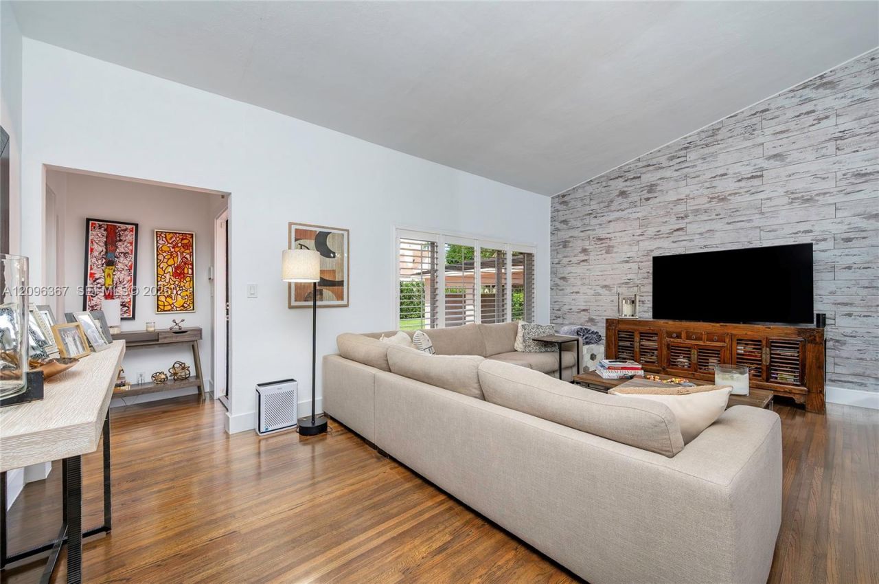 3635 S Le Jeune Rd , Unit 3635, Coral Gables, FL 33134 Photo