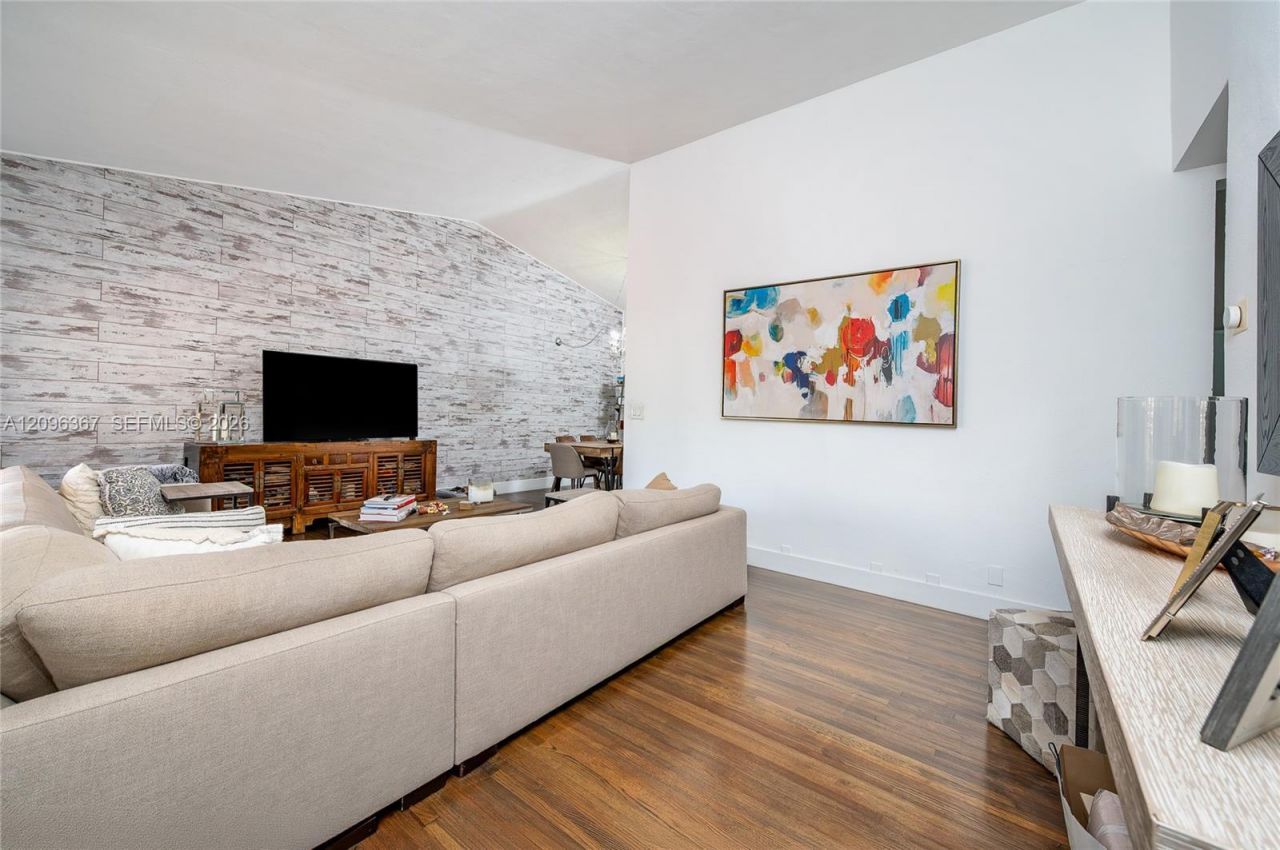 3635 S Le Jeune Rd , Unit 3635, Coral Gables, FL 33134 Photo