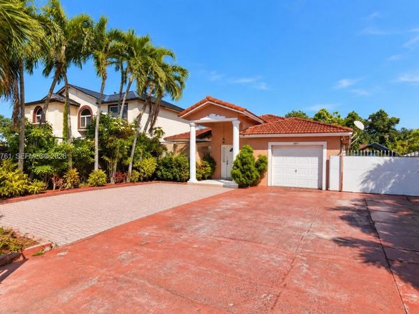 18411 SW 115th Ave , Miami, FL 33157