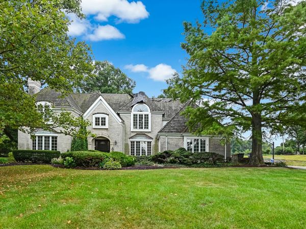1711 Midwest Club Parkway , Oak Brook, IL 60523