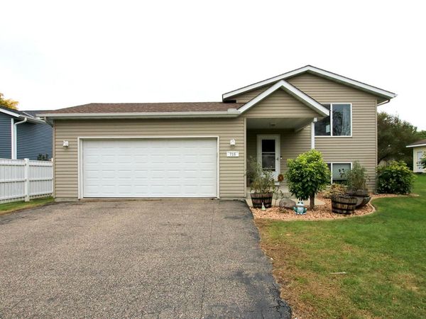 715 Louisiana Street NW, Hutchinson, MN 55350