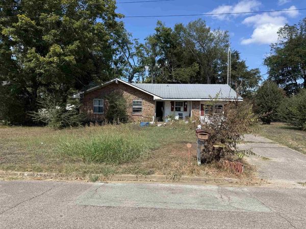 305 WALNUT ST , Savannah, TN 38372