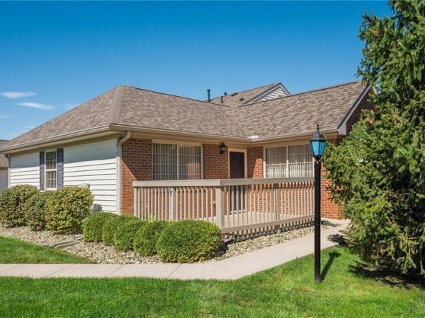 4274 Strattford Circle E, Zanesville, OH 43701