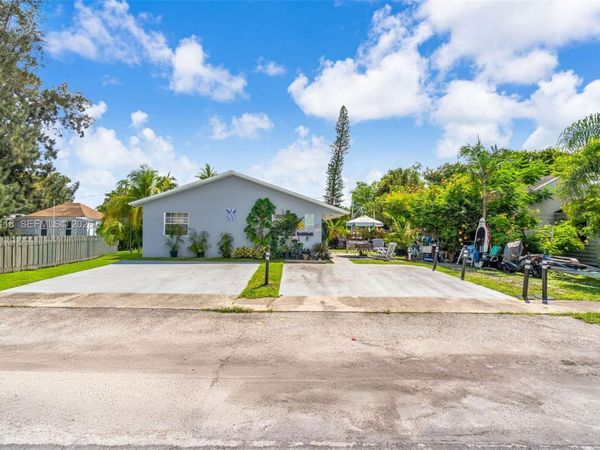 235-237 SW 12th St, Dania Beach, FL 33004