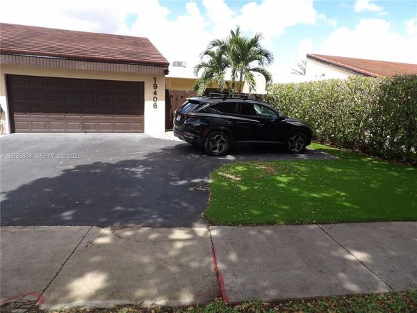 19406 E Lake Dr, Hialeah, FL 33015